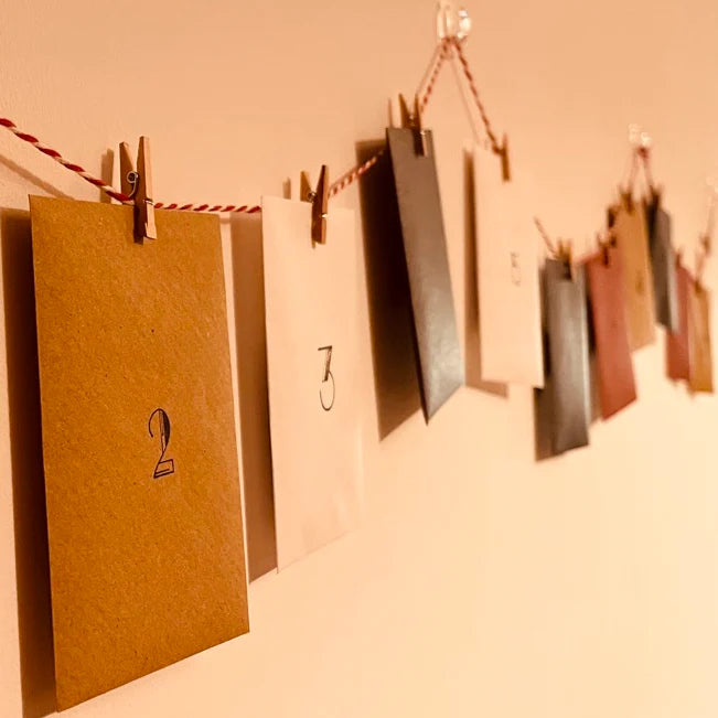 Death In A Snowstorm, A Christmas Murder Mystery / Advent Calendar